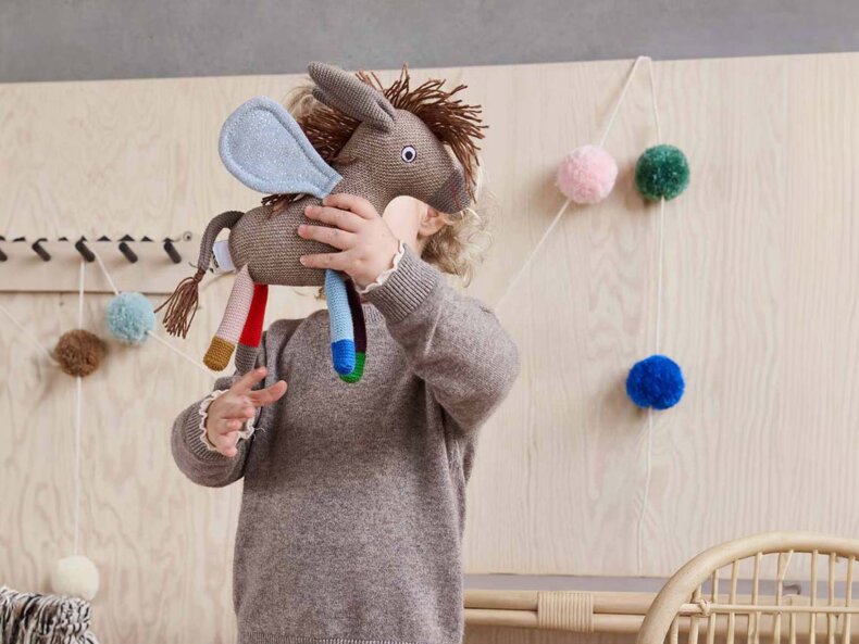 Eine schönes Geburtstagsgeschenk für die Kleinen oder als Baby Kuscheltier Donny Sky Donkey Pferdchen von OYOY